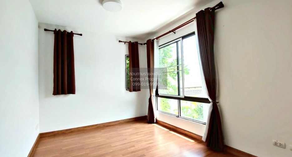 Casa adosada en venta de 3 habitaciones en Bang Khen, Bangkok