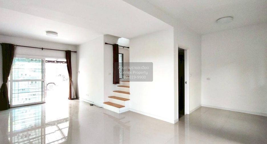 Casa adosada en venta de 3 habitaciones en Bang Khen, Bangkok
