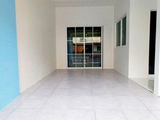 Casa adosada en venta de 3 habitaciones en Bang Khun Thian, Bangkok