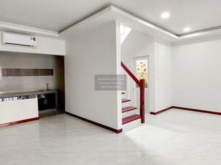 Casa adosada en venta de 3 habitaciones en Bang Khun Thian, Bangkok