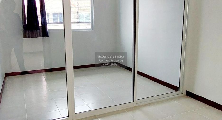 Casa adosada en venta de 3 habitaciones en Bang Khun Thian, Bangkok