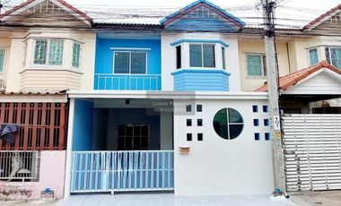 Casa adosada en venta de 3 habitaciones en Bang Khun Thian, Bangkok