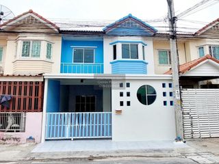 Casa adosada en venta de 3 habitaciones en Bang Khun Thian, Bangkok