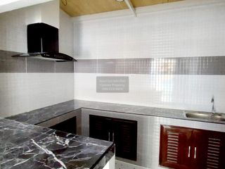 Casa adosada en venta de 3 habitaciones en Bang Khun Thian, Bangkok