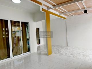 Casa adosada en venta de 3 habitaciones en Bang Khun Thian, Bangkok
