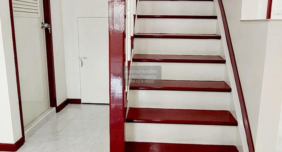 Casa adosada en venta de 3 habitaciones en Bang Khun Thian, Bangkok