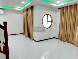 Casa adosada en venta de 3 habitaciones en Bang Khun Thian, Bangkok