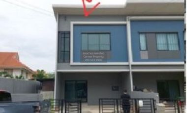Casa adosada en venta de 3 habitaciones en Phra Samut Chedi, Samut Prakan