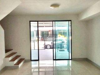 Casa adosada en venta de 3 habitaciones en Bang Yai, Nonthaburi