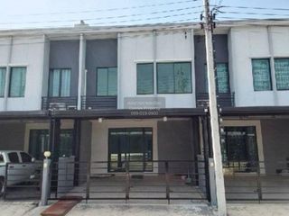 Casa adosada en venta de 3 habitaciones en Bang Yai, Nonthaburi