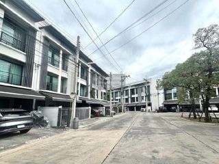 Casa adosada en venta de 3 habitaciones en Lak Si, Bangkok