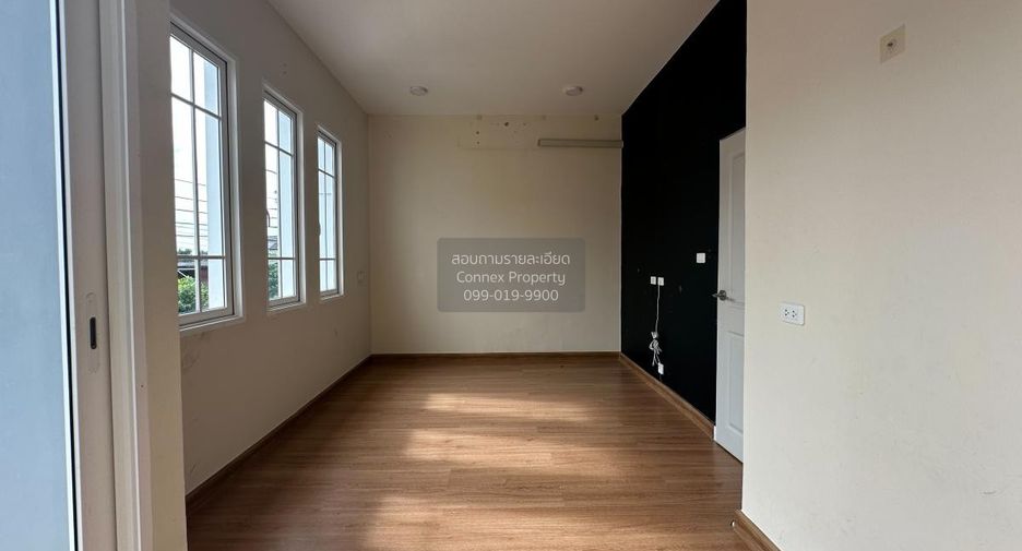 Casa adosada en venta de 3 habitaciones en Chom Thong, Bangkok