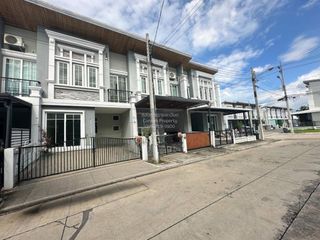 Reihenhaus zum Kauf mit 3 Zimmer in Chom Thong, Bangkok