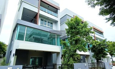 For sale 8 bedrooms townhouse in Bang Phli, Samut Prakan