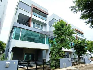 For sale 8 bedrooms townhouse in Bang Phli, Samut Prakan