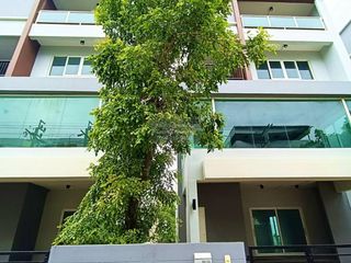 For sale 8 bedrooms townhouse in Bang Phli, Samut Prakan