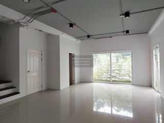 For sale 8 bedrooms townhouse in Bang Phli, Samut Prakan