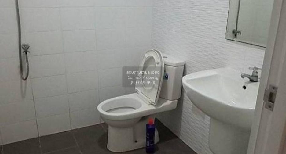 Casa adosada en venta de 3 habitaciones en Nong Chok, Bangkok