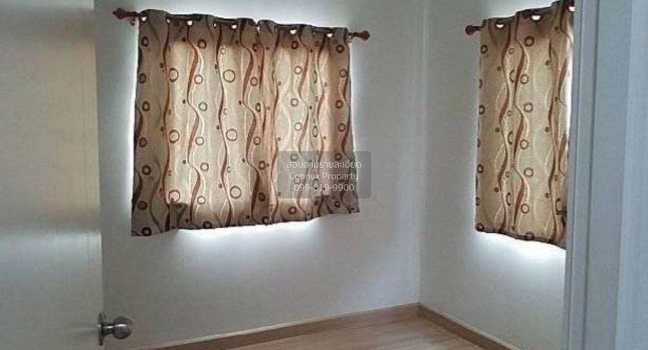 Casa adosada en venta de 3 habitaciones en Nong Chok, Bangkok