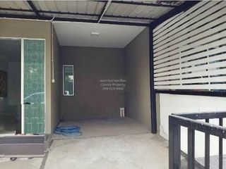 Casa adosada en venta de 3 habitaciones en Nong Chok, Bangkok