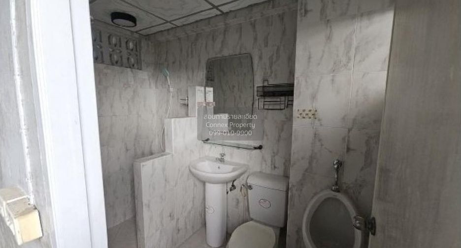 For sale 3 bedrooms retail Space in Sam Phran, Nakhon Pathom