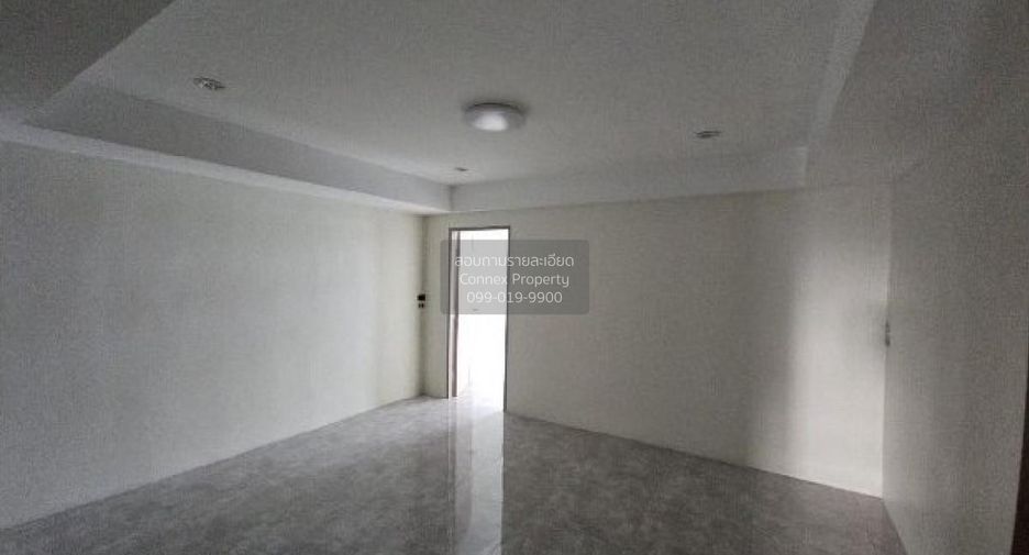 For sale 3 bedrooms retail Space in Sam Phran, Nakhon Pathom