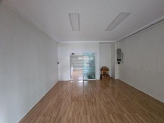 For sale 3 bedrooms retail Space in Sam Phran, Nakhon Pathom