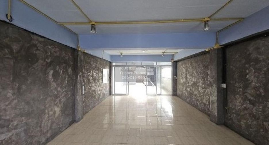 For sale 3 bedrooms retail Space in Sam Phran, Nakhon Pathom