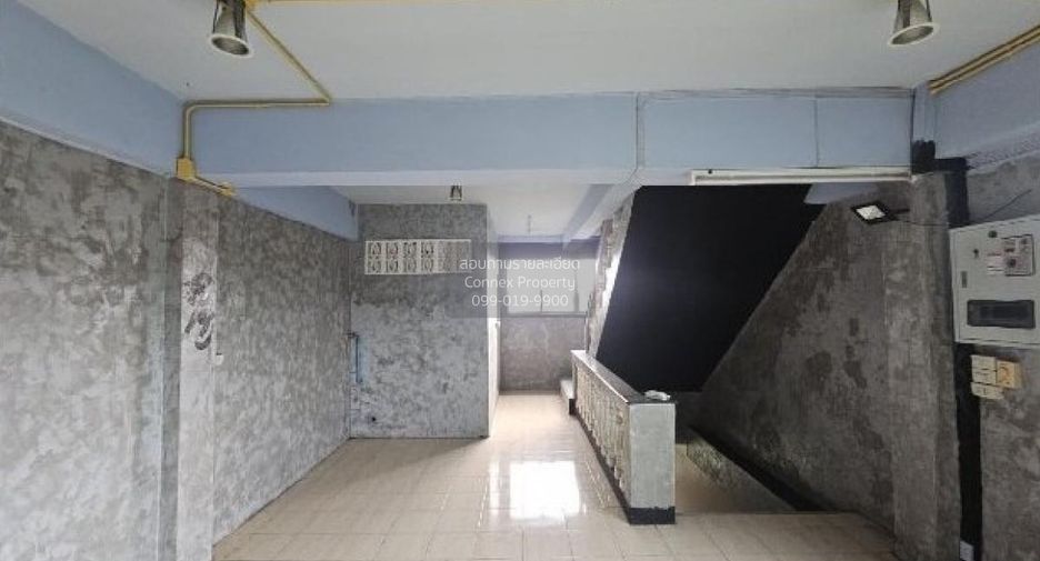 For sale 3 bedrooms retail Space in Sam Phran, Nakhon Pathom