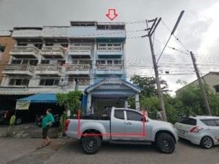 For sale 3 bedrooms retail Space in Sam Phran, Nakhon Pathom