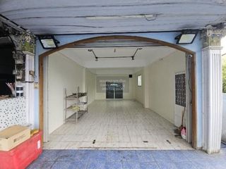 For sale 3 bedrooms retail Space in Sam Phran, Nakhon Pathom