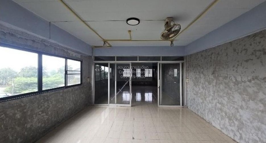 For sale 3 bedrooms retail Space in Sam Phran, Nakhon Pathom