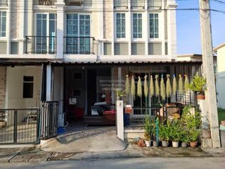 À vendre 4 chambres maison de ville à Prawet, Bangkok
