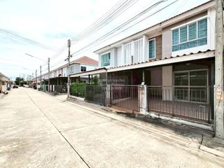 出售 3 卧室 联排别墅 在 Sam Phran, Nakhon Pathom