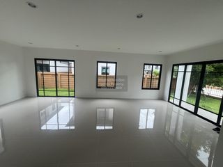 For sale 4 ベッドルーム house in Krathum Baen, Samut Sakhon
