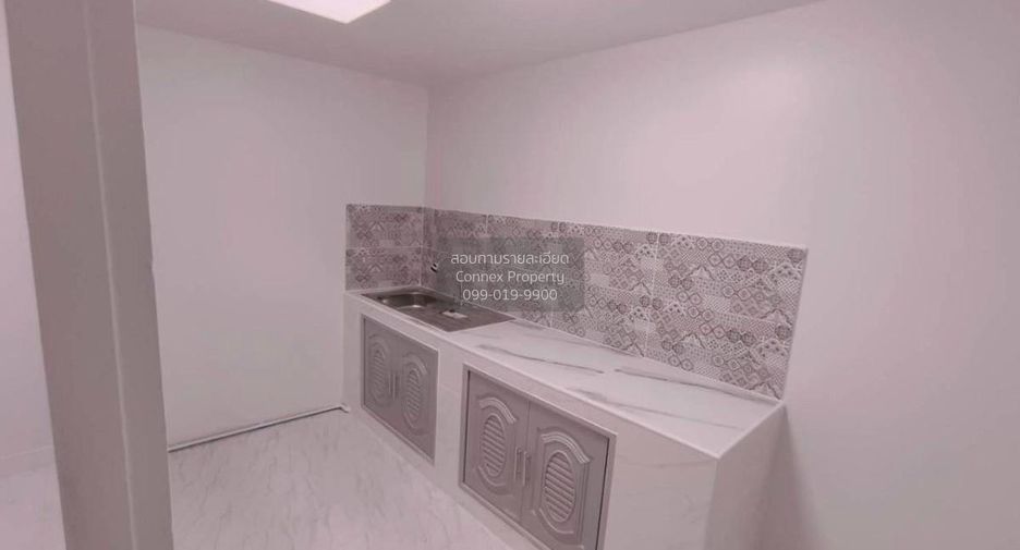 For sale 2 bedrooms townhouse in Bang Sao Thong, Samut Prakan
