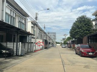 Casa adosada en venta de 3 habitaciones en Pak Kret, Nonthaburi