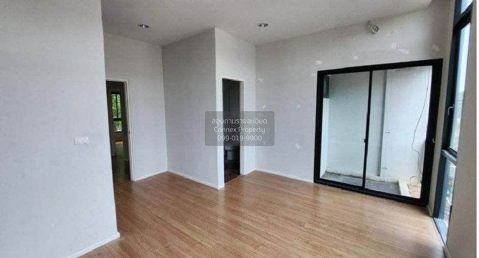 Casa adosada en venta de 3 habitaciones en Pak Kret, Nonthaburi