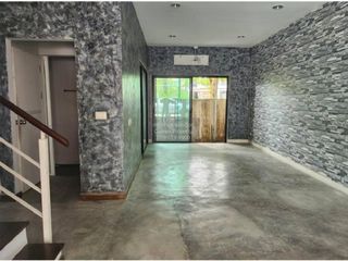Casa adosada en venta de 3 habitaciones en Pak Kret, Nonthaburi