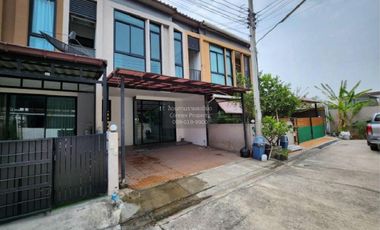 Casa adosada en venta de 3 habitaciones en Pak Kret, Nonthaburi