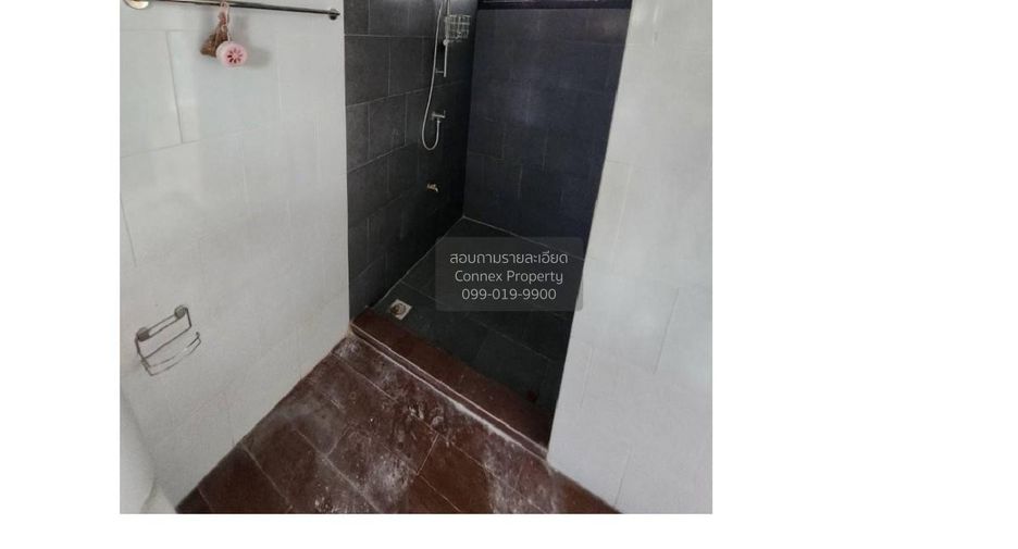 Casa adosada en venta de 3 habitaciones en Pak Kret, Nonthaburi