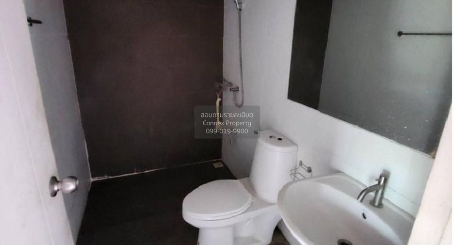Casa adosada en venta de 3 habitaciones en Pak Kret, Nonthaburi