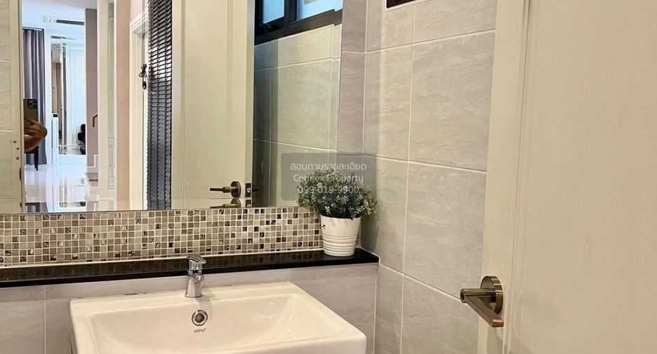 For sale 5 bedrooms house in Mueang Nonthaburi, Nonthaburi