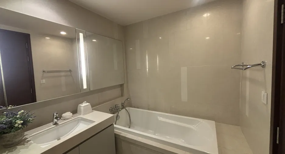 For sale and for rent 1 bed condo in Watthana, Bangkok