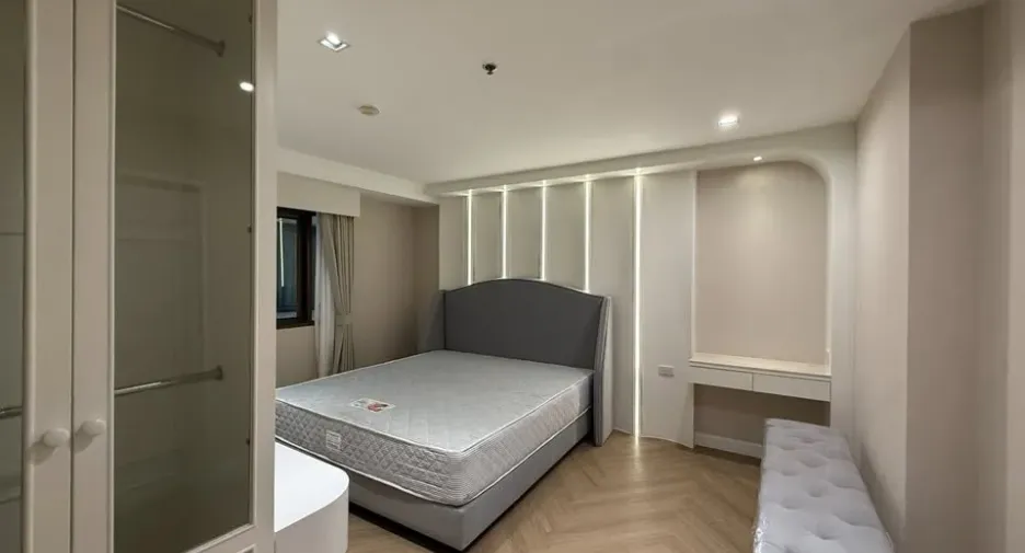 For rent 3 bedrooms condo in Watthana, Bangkok