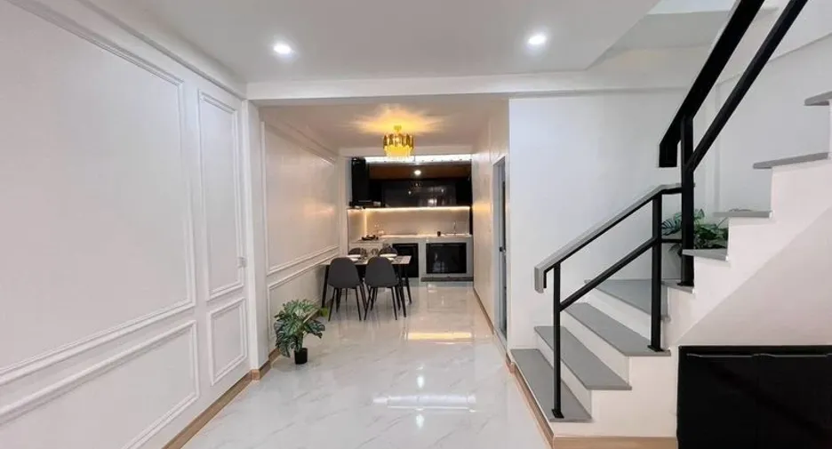 À vendre 2 chambres maison de ville à Bang Lamung, Chonburi