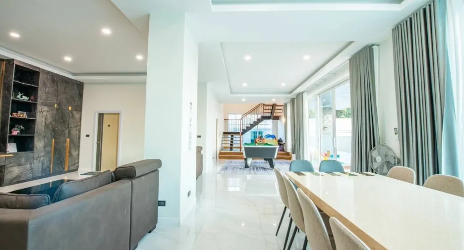 For sale 5 ベッドルーム villa in Bang Lamung, Chonburi