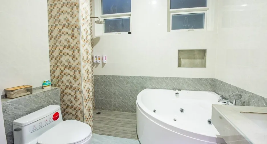 For sale 5 ベッドルーム villa in Bang Lamung, Chonburi