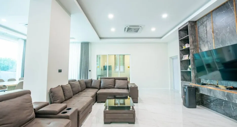 For sale 5 ベッドルーム villa in Bang Lamung, Chonburi