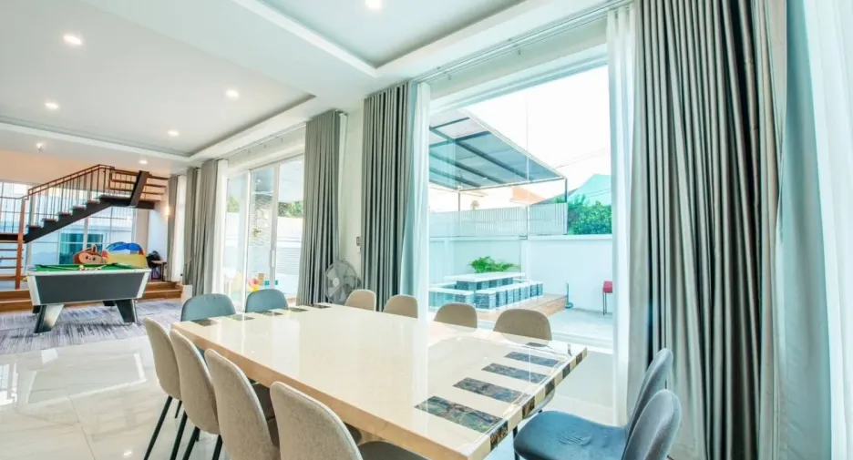 For sale 5 ベッドルーム villa in Bang Lamung, Chonburi